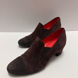 Pas de Rouge Chocolate Suede Gored Pumps US size equivalent 6 1/2
